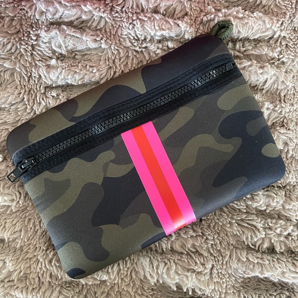 🔴SOLD🔴 HAUTE SHORE bag - Picture 3 of 3